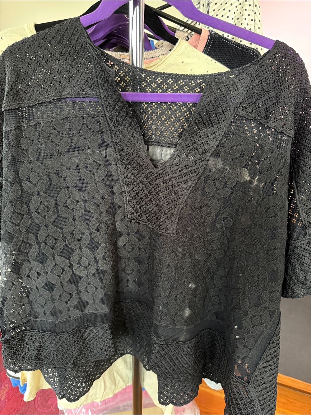 Versona - OSFA Black Lace V-Neck Pullover Top - Women